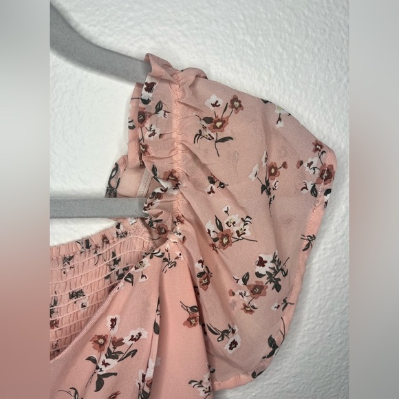 Lulu's Women’s Pink Floral Romper with Flutter Sleeves - Picture 6 of 8